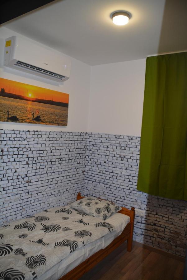 Bed and breakfast Kid Familia Panzio Balatonszarszo Extérieur photo