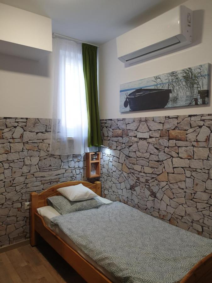 Bed and breakfast Kid Familia Panzio Balatonszarszo Extérieur photo