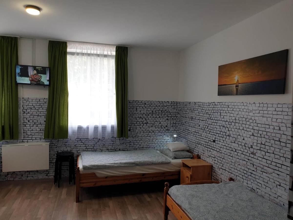 Bed and breakfast Kid Familia Panzio Balatonszarszo Extérieur photo
